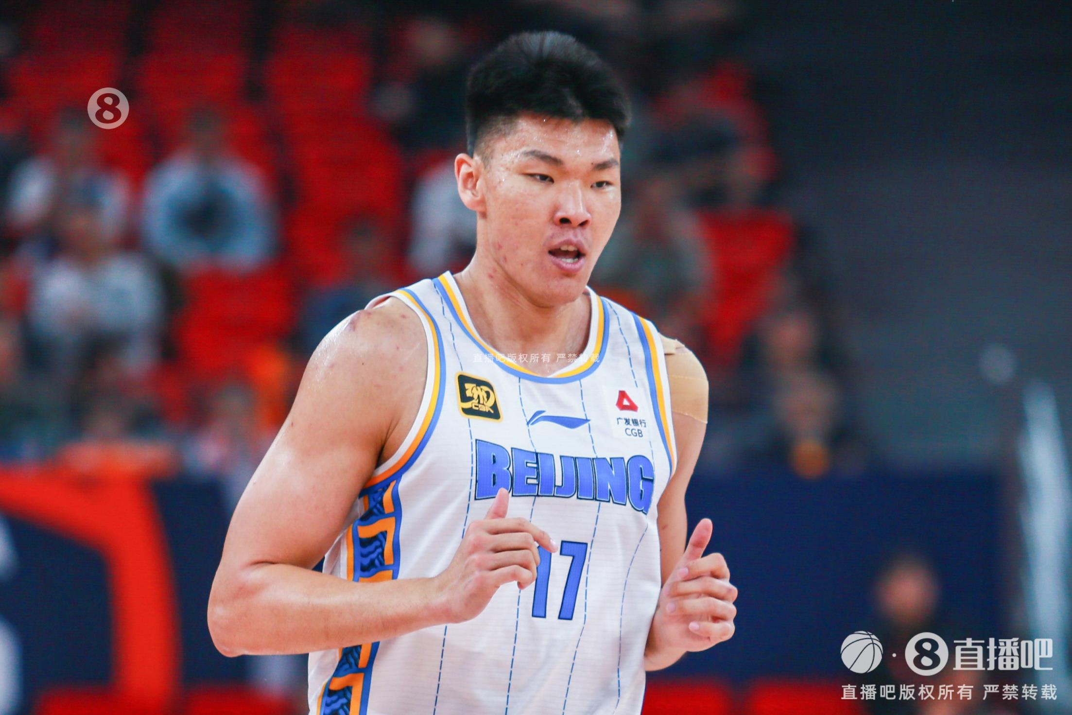 進(jìn)攻端把握機(jī)會(huì)不錯(cuò)！范子銘10投7中貢獻(xiàn)16分3助攻